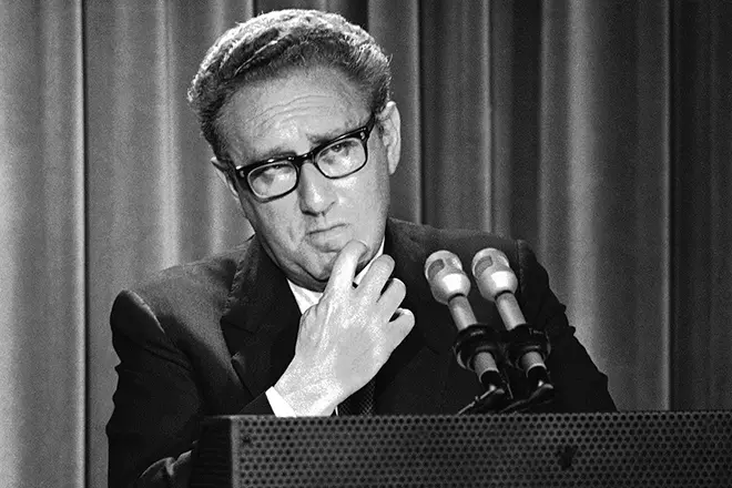 Državne poslove Gandy Kissinger