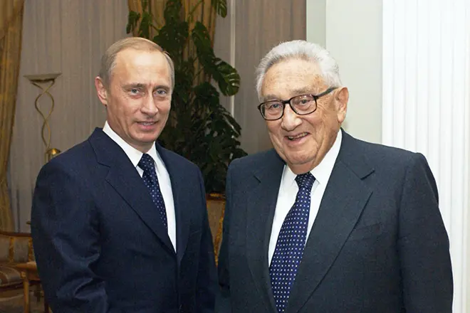 Henry Kissinger kaj Vladimir Putin