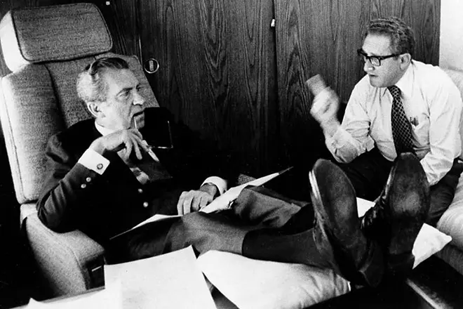 Henry Kissinger kaj prezidanto Nixon