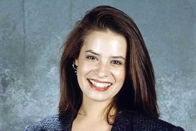 Holly Marie Combs in Youth