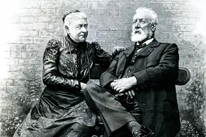 Jules Verne həyat yoldaşı ilə