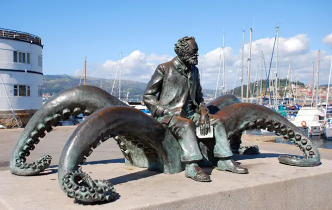 朱莉婭vern的紀念碑在Vigo，西班牙