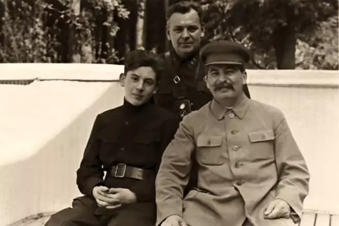 Nikolai Vlasik, Joseph Stalin en Vasily Stalin