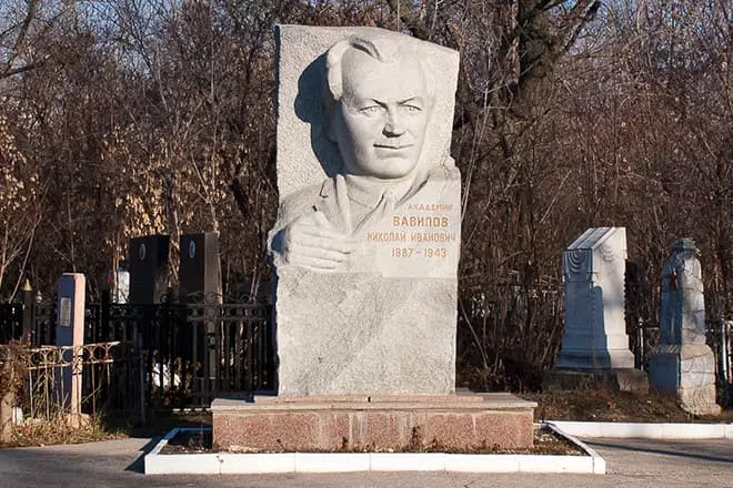 Monumentul lui Nikolay Vavilov