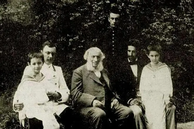 Іван Айвазовський з онуками