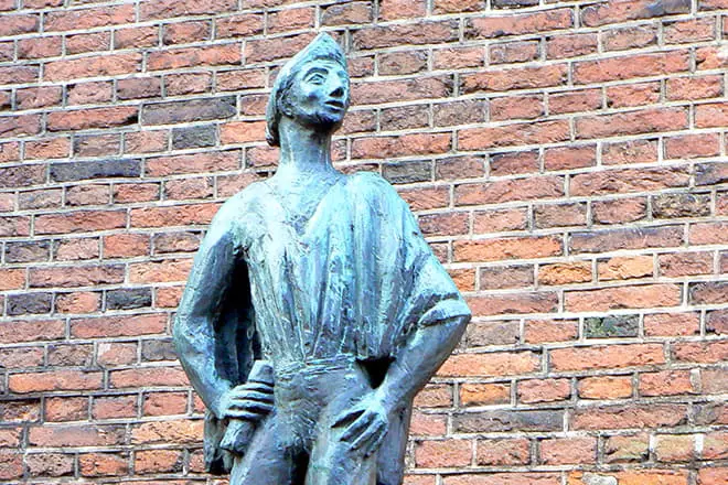 Francois Viyon'a Anıtı