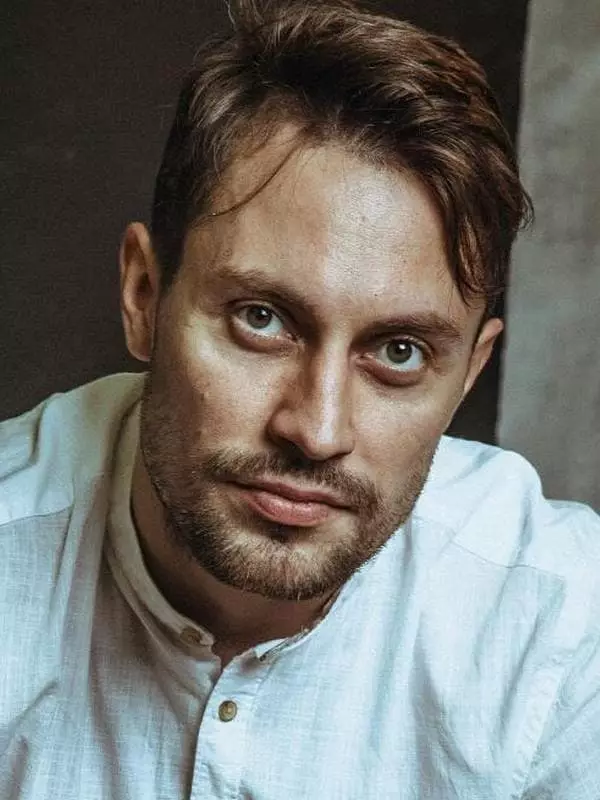 Anton Filipenko - バイオグラフィー、パーソナルライフ、写真、ニュース、映画、俳優、 "Instagram"、主な役割2021
