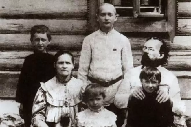 Konstantin Tsiolkovsky met familie