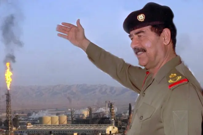 Saddam Hussein trong hình dạng