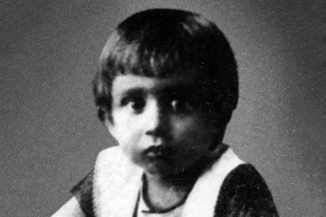 Gabriel Garcia Marquez in childhood