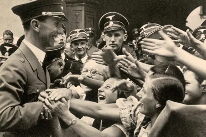 Joseph Goebbels oli erittäin suosittu ihmisten kanssa