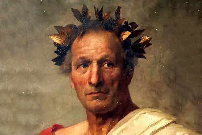 Guy Julius Caesar purta o coroană de laur
