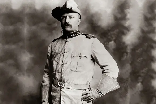 Theodore Roosevelt dalam pakaian seragam tentera