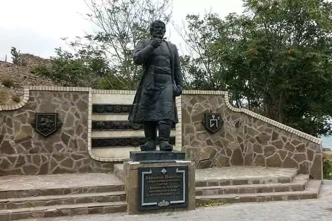 Monumento a Athanasia Nikitin en Feodosia