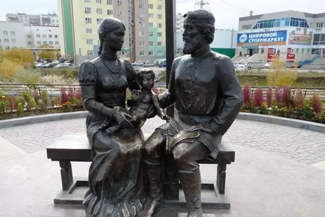 Monument til Semen Dezhnevu og hans kone