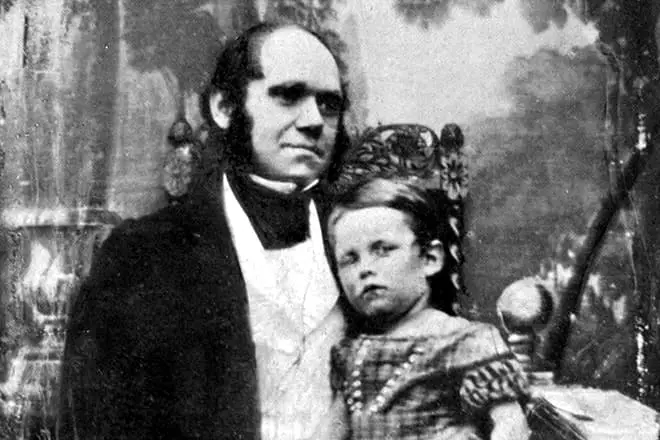 Ο Charles Darwin με την κόρη