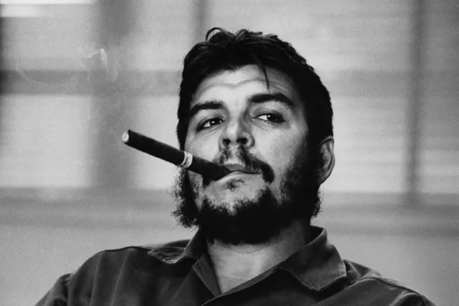 Che Guevara med cigare