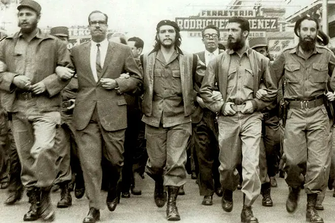 Comanthand Che Guevara.