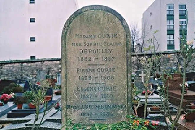 Мари Цури'с гроб