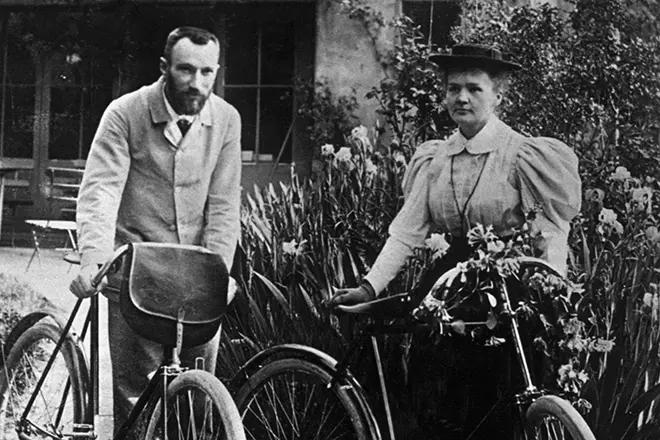 Voleće biciklizam Maria Curie i Pierre Curie