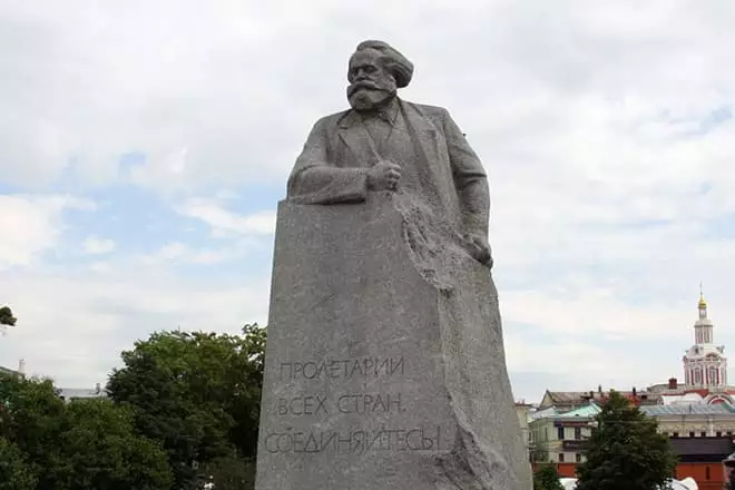 Monument kwa Karl Marx.