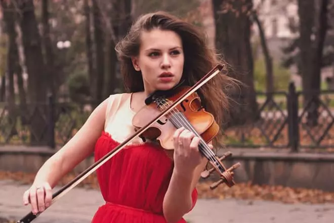 Violinist আলেকজান্ডার Artemova