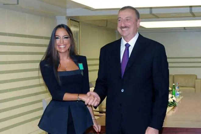 Leila Aliyev með föður sínum