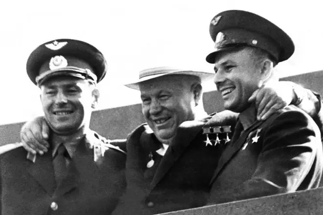 Herman Titov, Nikita Khrushchev e Yuri Gagarin