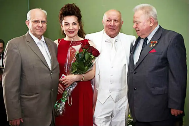 Georgy Grechko และภรรยาและเพื่อนร่วมงานของเขา