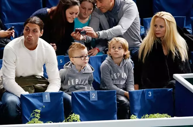 Zlatan Ibrahimovičius ir jo žmona ir vaikai