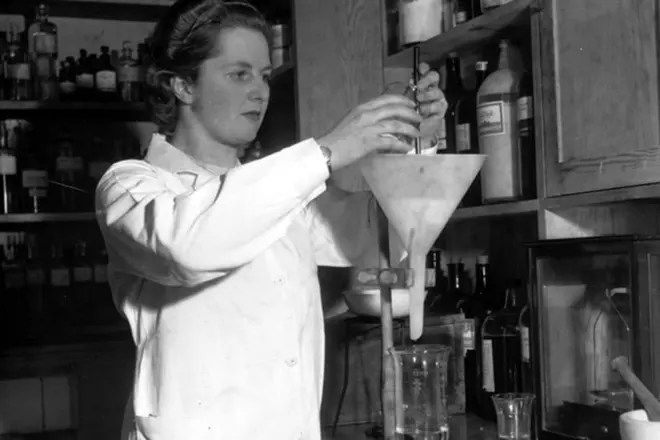 Margaret Thatcher în laboratorul de cercetare