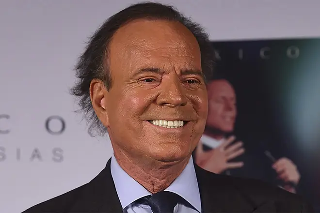 Julio Iglesias sada