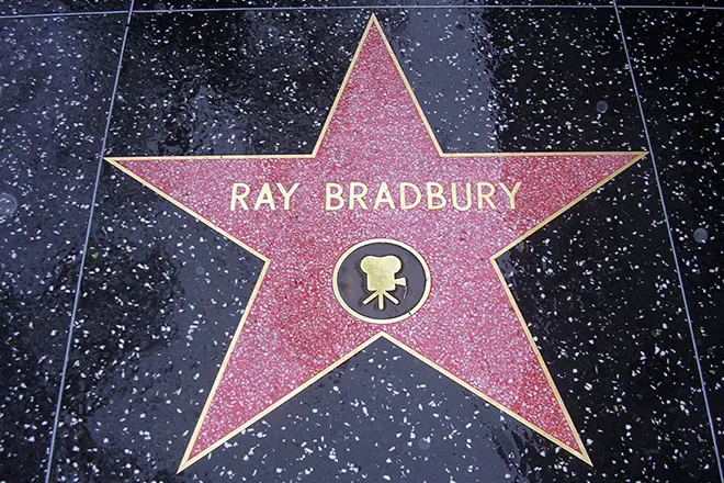 Inkanyezi kaRay Bradbury ku-alley of fame eHollywood