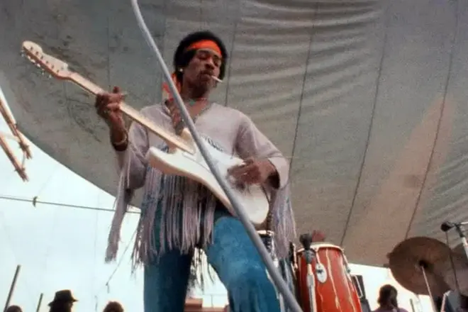 Jimmy Hendrix en un concierto en Woodstock