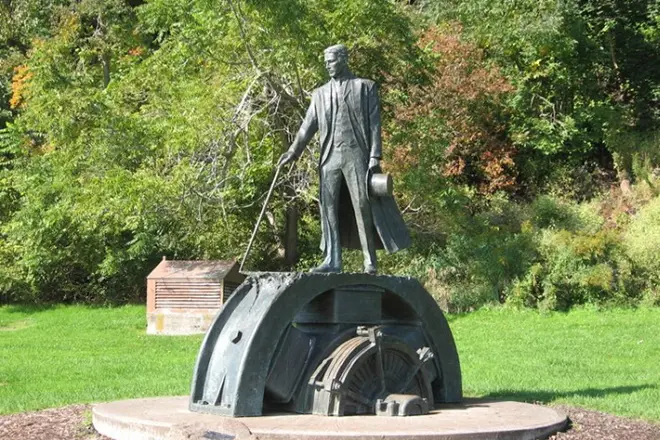 Monument til Nikola Tesche