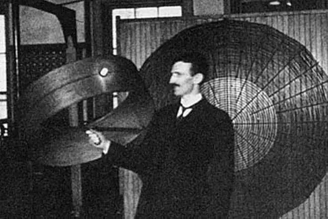 Nikola Tesla Kev Tsim Kho
