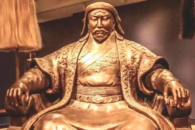 Статуа на Чингс Кана