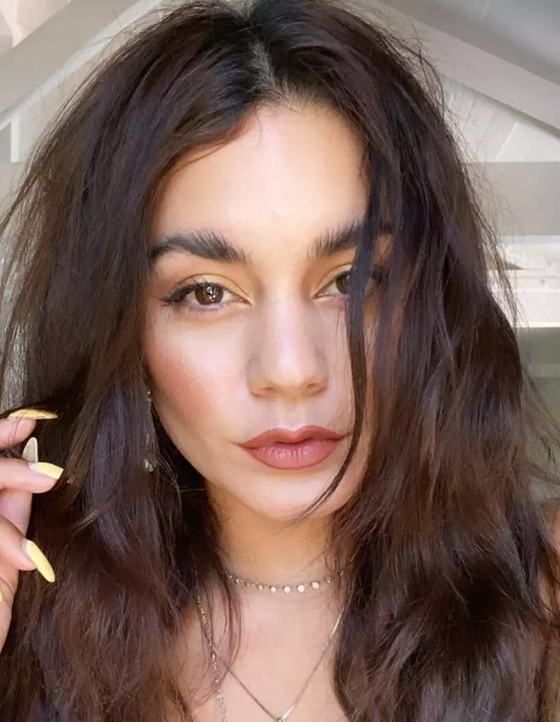 Vanessa Hudgens - 照片，传记，个人生活，新闻，电影2021