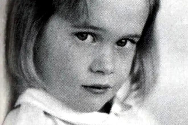 Melanie Griffith Sa Bata