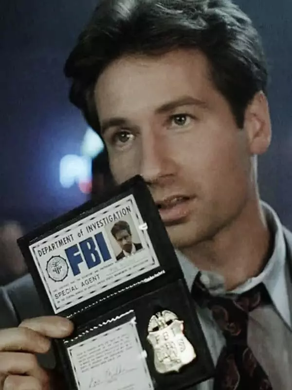 Fox Mulder - Biography of the FBI Agent, Actor, Scully Relations