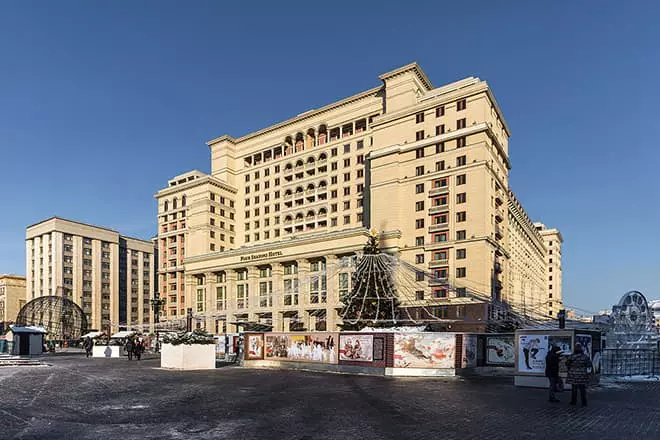 酒店“莫斯科” - 擁有Khotyn最著名的房地產對象之一