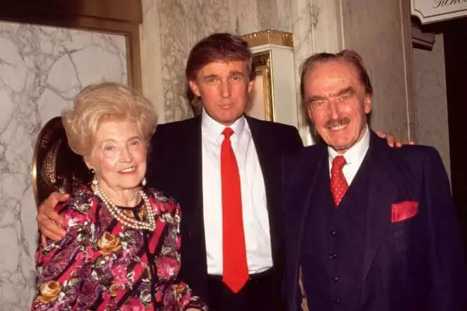 Fred Trump con su esposa e hijo Donald