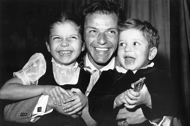 Frank Sinatra with children