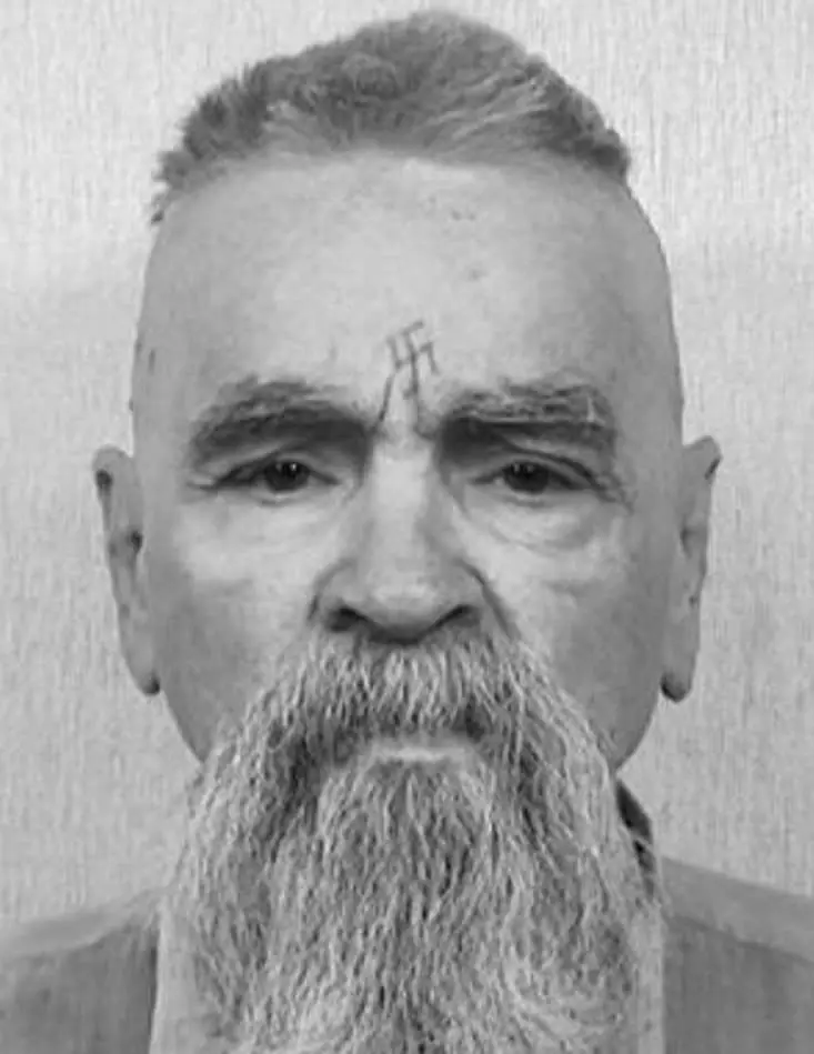 Charles Manson - fotogrāfijas, fotogrāfijas, cietušie, maniaks, nāves cēlonis