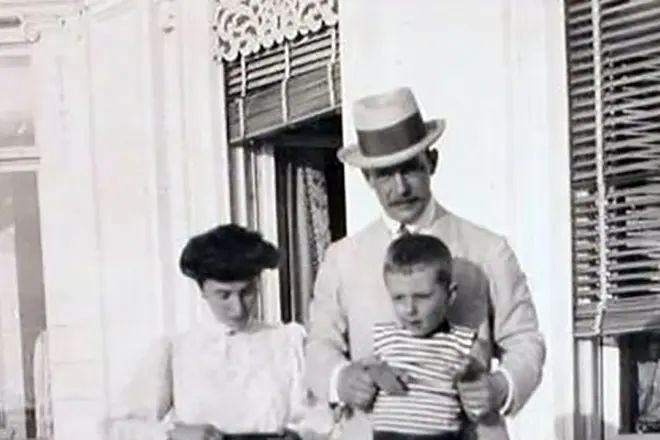 Stor prins Andrei Vladimirovich med sin kone og sønn
