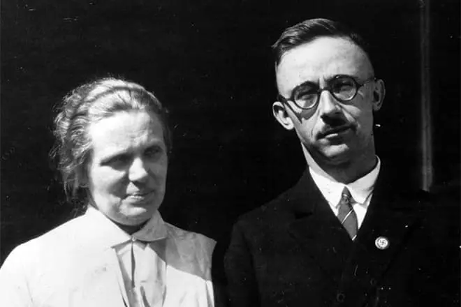 Heinrich Himmler con su esposa