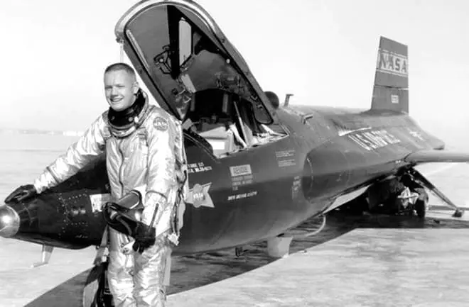 Neil Armstrong fuq Testijiet