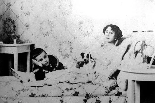 Matilda Kshesinskaya con fillo