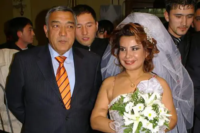 Yulduz Usmanova مع زوجها