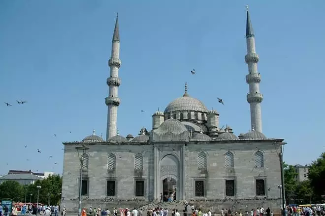 Safiy Sultan הוביל את הבנייה של מסגד חדש